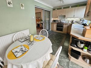 Kitchen Diner- click for photo gallery